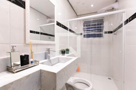 Casa à venda com 250m², 6 quartos e 4 vagas Casa à venda com 250m², 6 quartos e 4 vagasBanheiro