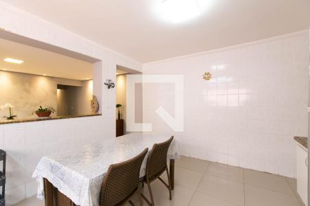 Casa à venda com 250m², 6 quartos e 4 vagas Casa à venda com 250m², 6 quartos e 4 vagasCozinha