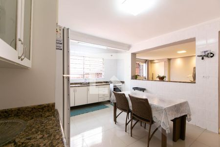 Casa à venda com 250m², 6 quartos e 4 vagas Casa à venda com 250m², 6 quartos e 4 vagasCozinha