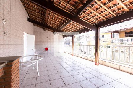 Casa à venda com 250m², 6 quartos e 4 vagas Casa à venda com 250m², 6 quartos e 4 vagasVaranda