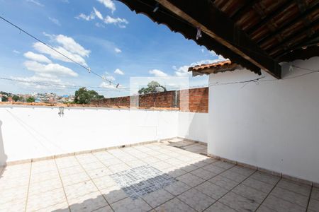 Casa à venda com 250m², 6 quartos e 4 vagas Casa à venda com 250m², 6 quartos e 4 vagasQuintal
