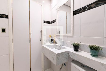 Casa à venda com 250m², 6 quartos e 4 vagas Casa à venda com 250m², 6 quartos e 4 vagasBanheiro