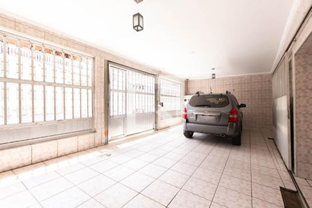 Casa à venda com 250m², 6 quartos e 4 vagas Casa à venda com 250m², 6 quartos e 4 vagasGaragem