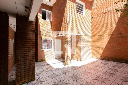 Casa à venda com 250m², 6 quartos e 4 vagas Casa à venda com 250m², 6 quartos e 4 vagasQuintal