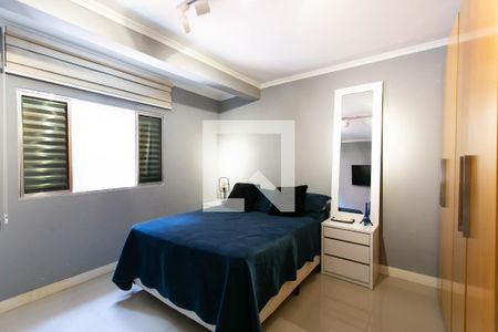 Casa à venda com 250m², 6 quartos e 4 vagas Casa à venda com 250m², 6 quartos e 4 vagasQuarto 1