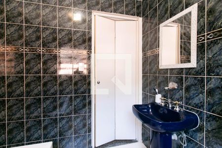 Casa à venda com 250m², 6 quartos e 4 vagas Casa à venda com 250m², 6 quartos e 4 vagasBanheiro - Suite