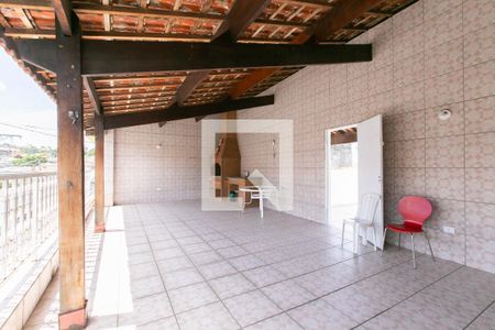 Casa à venda com 250m², 6 quartos e 4 vagas Casa à venda com 250m², 6 quartos e 4 vagasVaranda