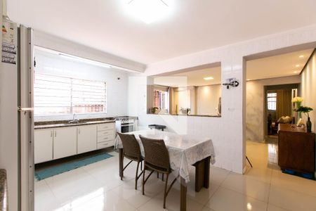 Casa à venda com 250m², 6 quartos e 4 vagas Casa à venda com 250m², 6 quartos e 4 vagasCozinha