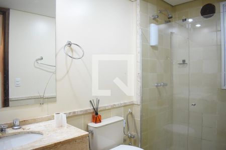 Banheiro de apartamento para alugar com 1 quarto, 45m² em Centro, Curitiba