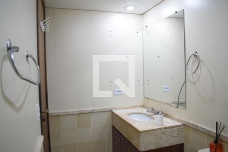 Banheiro de apartamento para alugar com 1 quarto, 45m² em Centro, Curitiba