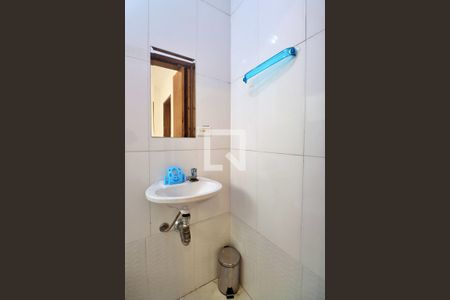 Banheiro da Suíte de apartamento para alugar com 2 quartos, 50m² em Jardim Vila Rica, Santo André