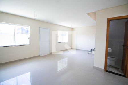 Sala de casa de condomínio à venda com 3 quartos, 84m² em Vila Primavera, São Paulo