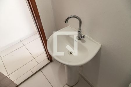 Lavabo de casa de condomínio para alugar com 2 quartos, 44m² em Parque Boturussu, São Paulo