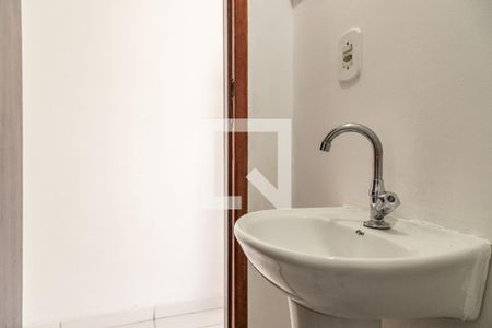 Lavabo de casa de condomínio para alugar com 2 quartos, 44m² em Parque Boturussu, São Paulo