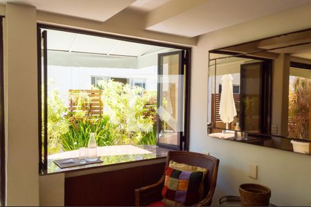 Detalhe Sala de apartamento à venda com 4 quartos, 200m² em Barra da Tijuca, Rio de Janeiro