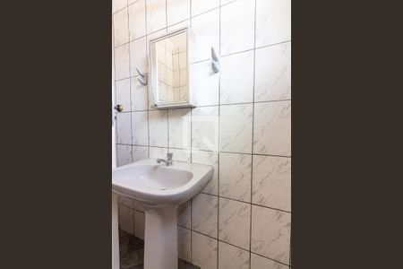 Banheiro de casa para alugar com 1 quarto, 40m² em Vila Yara, Osasco