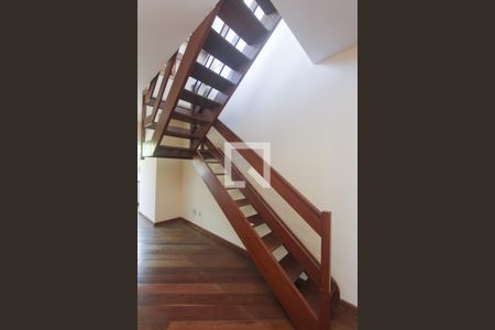 Apartamento para alugar com 183m², 3 quartos e 2 vagas Apartamento para alugar com 183m², 3 quartos e 2 vagasESCADAS