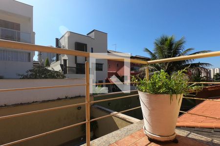 Casa de condomínio para alugar com 395m², 4 quartos e 6 vagas Casa de condomínio para alugar com 395m², 4 quartos e 6 vagasVaranda do Quarto 2