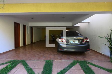 Casa de condomínio para alugar com 395m², 4 quartos e 6 vagas Casa de condomínio para alugar com 395m², 4 quartos e 6 vagasGaragem