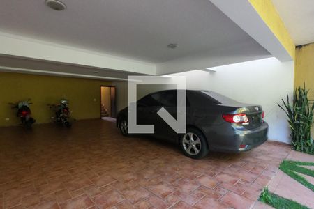 Casa de condomínio para alugar com 395m², 4 quartos e 6 vagas Casa de condomínio para alugar com 395m², 4 quartos e 6 vagasGaragem