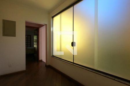 Casa de condomínio para alugar com 395m², 4 quartos e 6 vagas Casa de condomínio para alugar com 395m², 4 quartos e 6 vagasAcesso aos Quartos