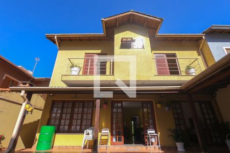 Casa de condomínio para alugar com 395m², 4 quartos e 6 vagas Casa de condomínio para alugar com 395m², 4 quartos e 6 vagasFachada