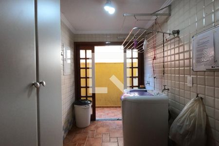 Casa de condomínio para alugar com 395m², 4 quartos e 6 vagas Casa de condomínio para alugar com 395m², 4 quartos e 6 vagasÁrea de Serviço