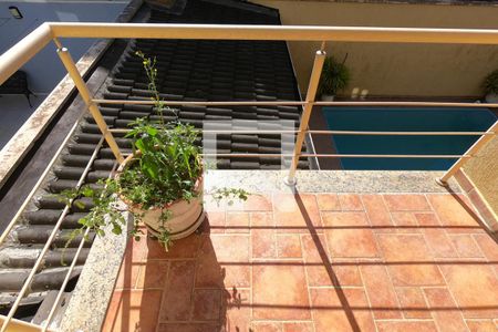 Casa de condomínio para alugar com 395m², 4 quartos e 6 vagas Casa de condomínio para alugar com 395m², 4 quartos e 6 vagasVaranda do Quarto 1