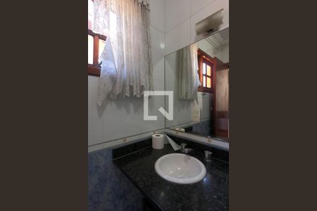 Casa de condomínio para alugar com 395m², 4 quartos e 6 vagas Casa de condomínio para alugar com 395m², 4 quartos e 6 vagasBanheiro da Suíte 2