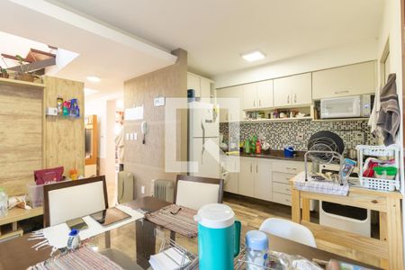 Cozinha de casa de condomínio à venda com 4 quartos, 150m² em Medianeira, Porto Alegre