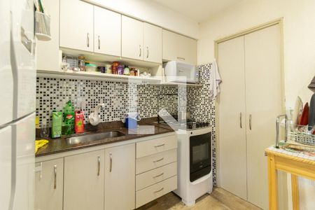 Cozinha de casa de condomínio à venda com 4 quartos, 150m² em Medianeira, Porto Alegre