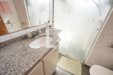 Apartamento à venda com 188m², 4 quartos e 3 vagas Apartamento à venda com 188m², 4 quartos e 3 vagasBanheiro da suíte 2