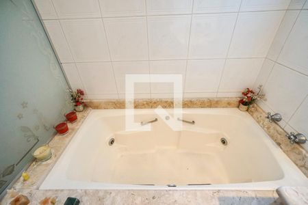 Apartamento à venda com 188m², 4 quartos e 3 vagas Apartamento à venda com 188m², 4 quartos e 3 vagasBanheiro da suíte 1