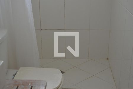 Banheiro de apartamento à venda com 1 quarto, 43m² em Menino Deus, Porto Alegre