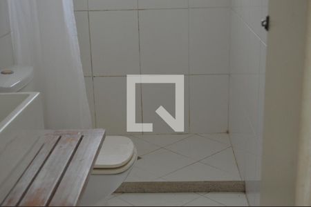 Banheiro de apartamento à venda com 1 quarto, 43m² em Menino Deus, Porto Alegre