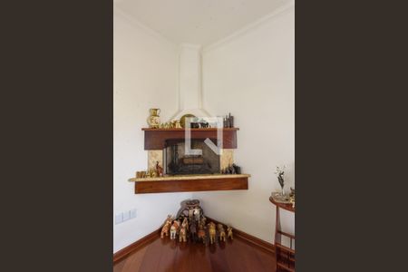 Sala de Estar- Lareira de casa à venda com 3 quartos, 300m² em Vila Marieta, Campinas