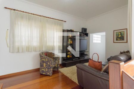 Sala de TV de casa à venda com 3 quartos, 300m² em Vila Marieta, Campinas