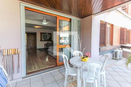 Sacada da sala de apartamento à venda com 3 quartos, 130m² em Cavalhada, Porto Alegre