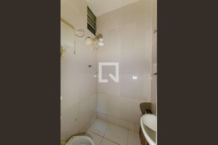 Banheiro de kitnet/studio para alugar com 1 quarto, 25m² em Centro, Niterói