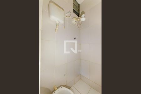 Banheiro de kitnet/studio para alugar com 1 quarto, 25m² em Centro, Niterói