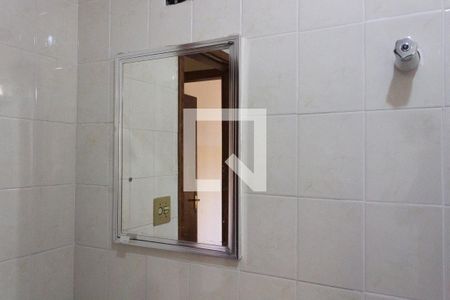 Detalhe banheiro de apartamento para alugar com 1 quarto, 51m² em Aviação, Praia Grande