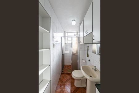 Banheiro de apartamento à venda com 1 quarto, 43m² em Santana, Porto Alegre