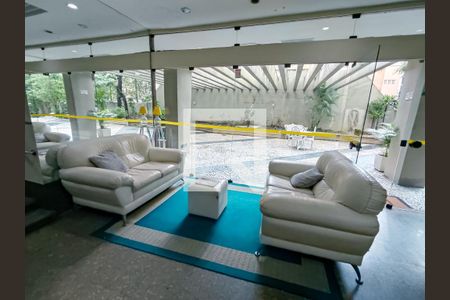 Apartamento à venda com 57m², 2 quartos e 1 vaga Apartamento à venda com 57m², 2 quartos e 1 vagaFachada e portaria