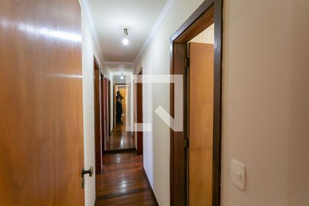 Corredor de apartamento para alugar com 3 quartos, 90m² em Sion, Belo Horizonte