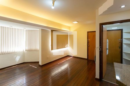 Sala de apartamento para alugar com 3 quartos, 90m² em Sion, Belo Horizonte