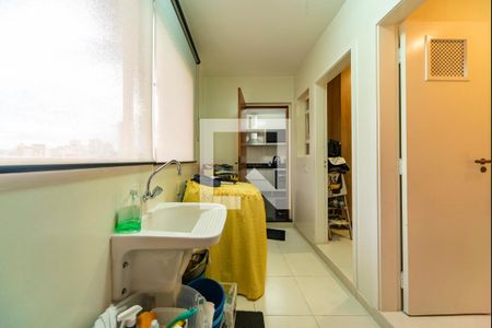 Apartamento à venda com 157m², 3 quartos e 2 vagas Apartamento à venda com 157m², 3 quartos e 2 vagasÁrea de Serviço