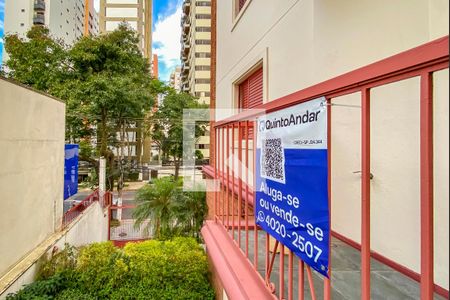 Apartamento à venda com 157m², 3 quartos e 2 vagas Apartamento à venda com 157m², 3 quartos e 2 vagasPlaca instalada na Varanda