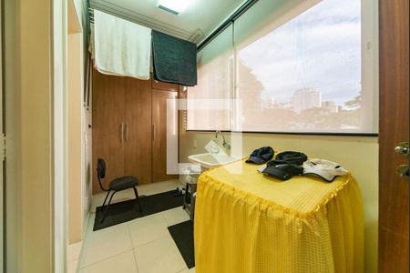 Apartamento à venda com 157m², 3 quartos e 2 vagas Apartamento à venda com 157m², 3 quartos e 2 vagasÁrea de Serviço