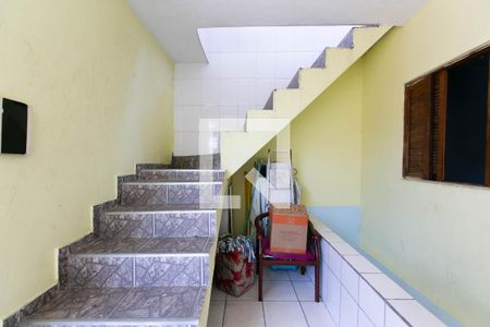 Casa à venda com 72m², 4 quartos e 1 vaga Casa à venda com 72m², 4 quartos e 1 vagaEscada