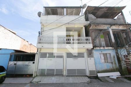 Casa à venda com 72m², 4 quartos e 1 vaga Casa à venda com 72m², 4 quartos e 1 vagaFachada